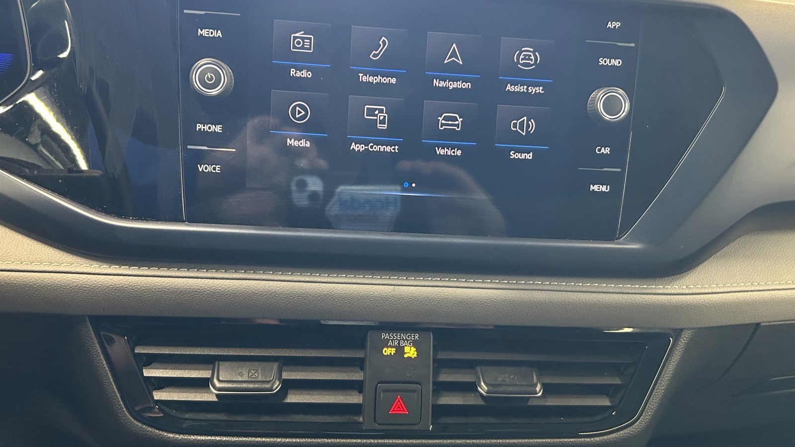 Used 2024 Volkswagen Taos SE image 29