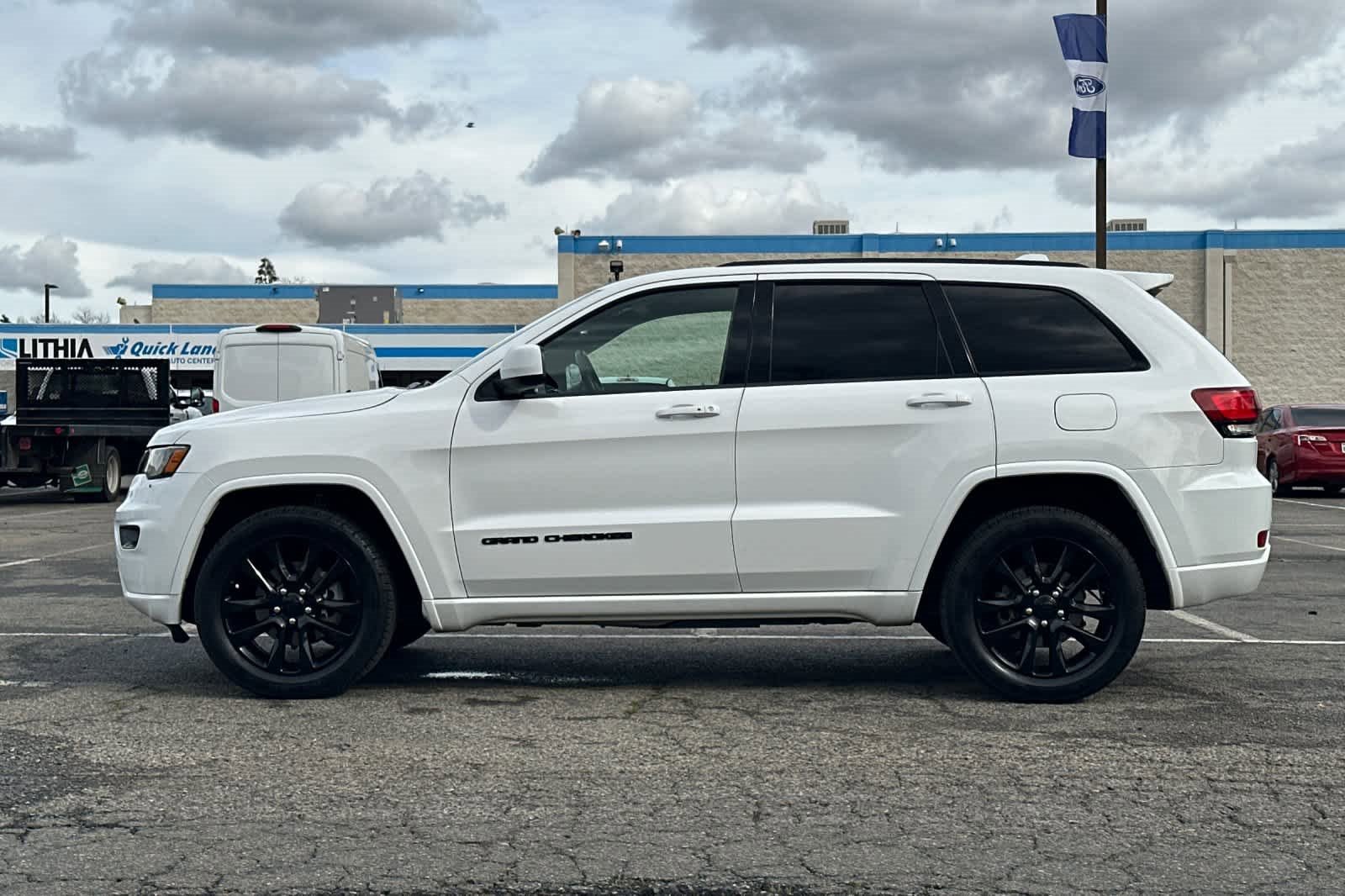 Used 2018 Jeep Grand Cherokee Altitude image 5