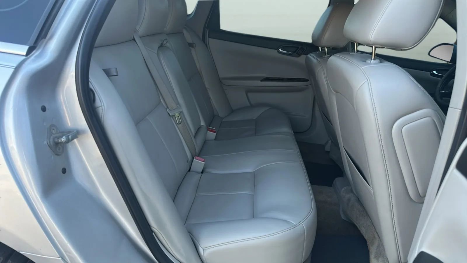 Used 2011 Chevrolet Impala LT w/ Luxury Edition Package FWD image 40