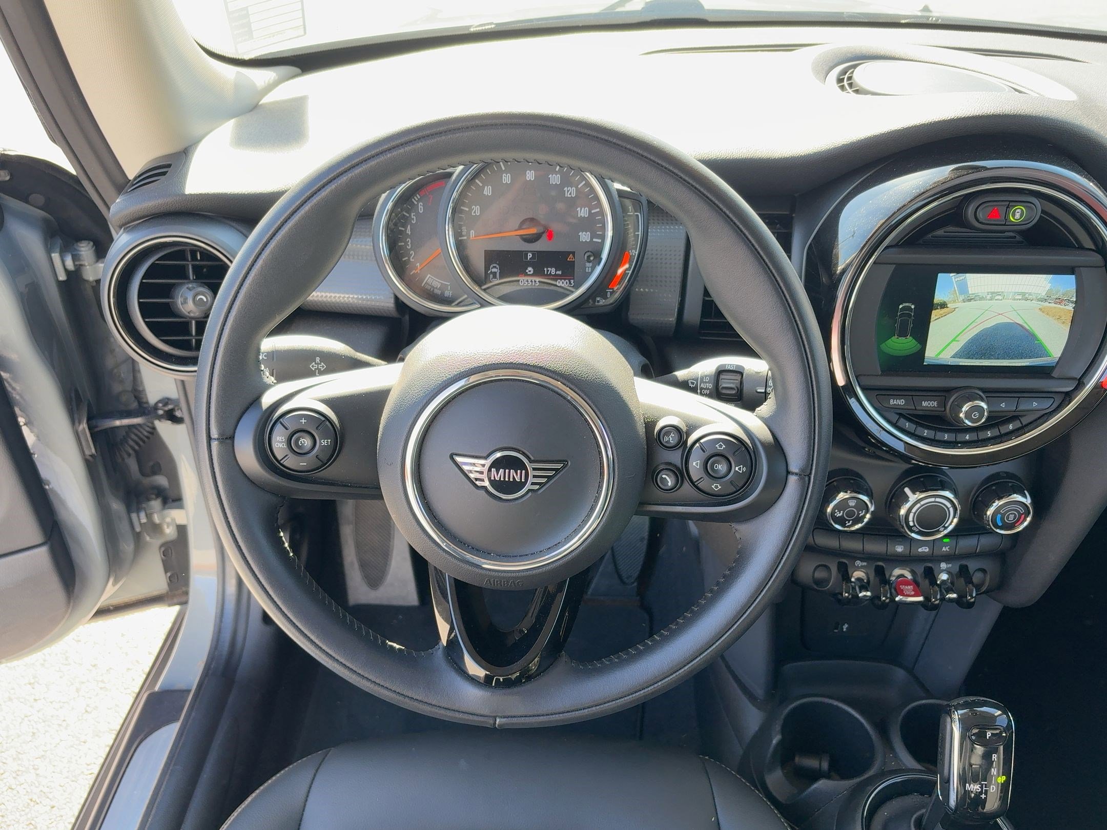 Used 2021 MINI Cooper 2-Door Hardtop image 25