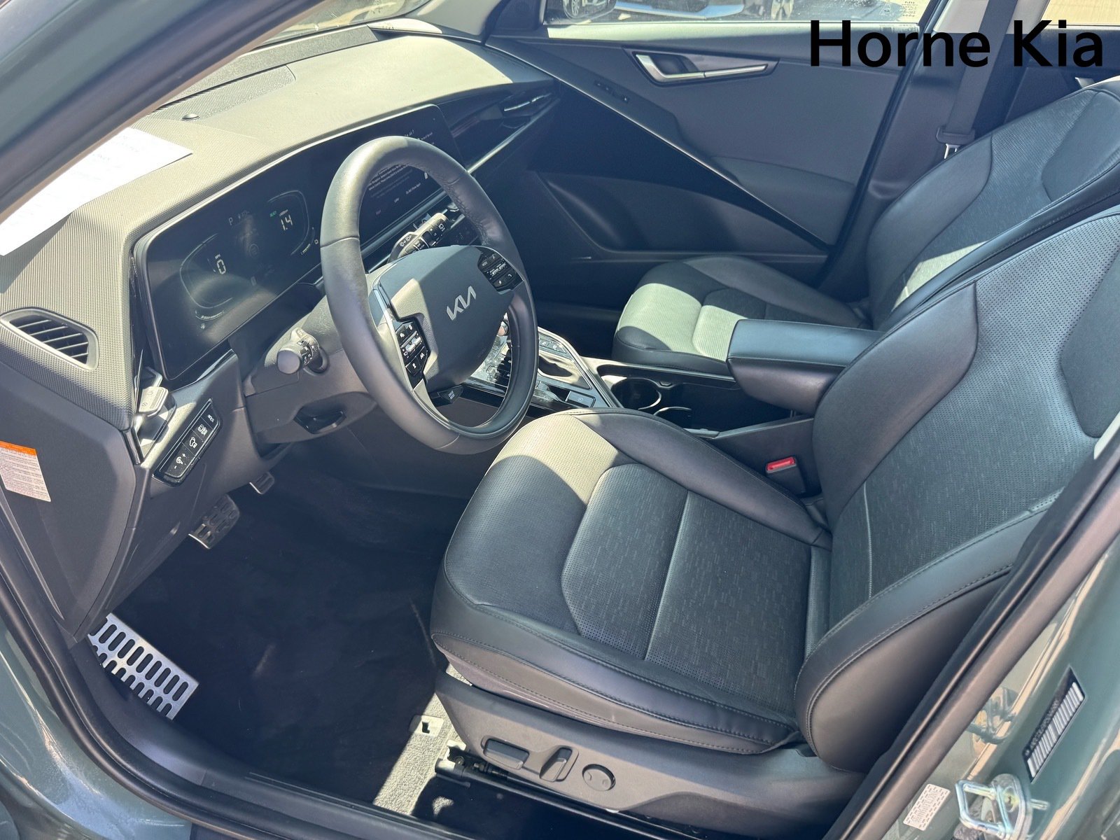 Certified 2023 Kia Niro SX Touring FWD image 9
