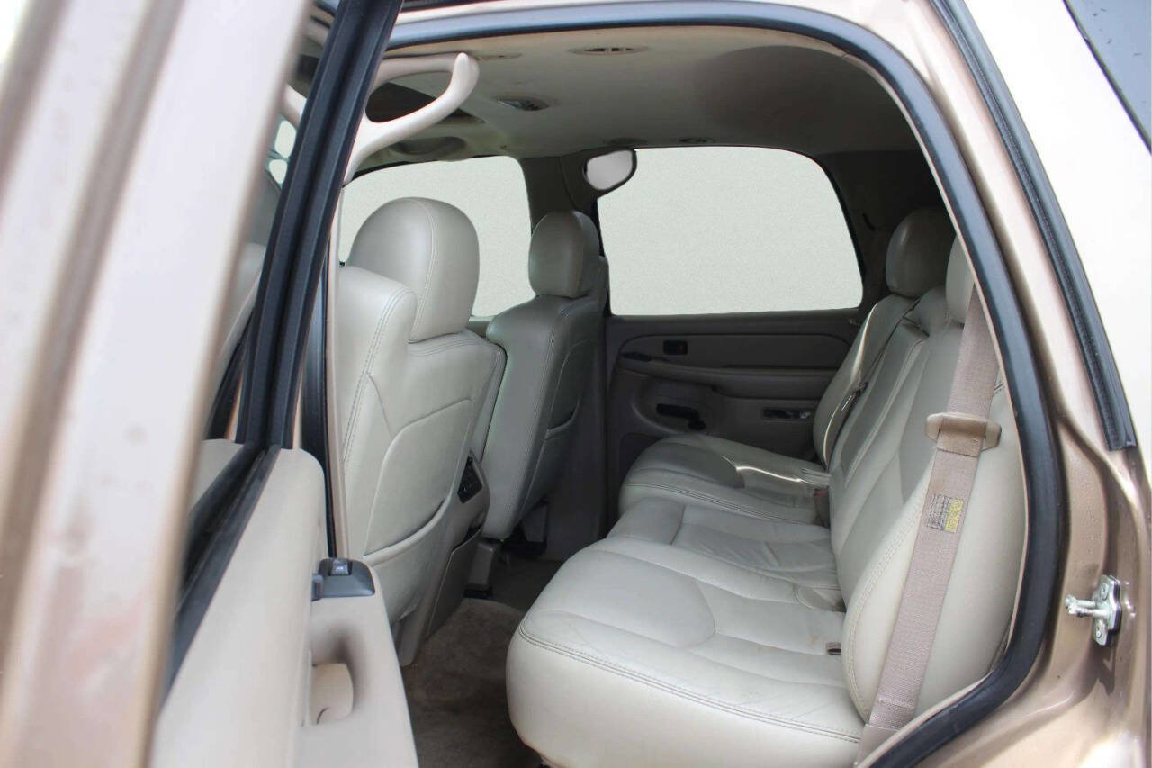 Used 2004 Chevrolet Tahoe LS w/ Preferred Equipment Group RWD image 7