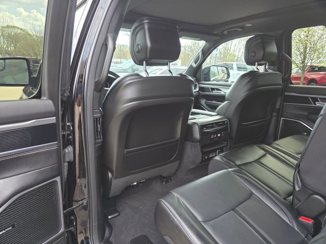 Used 2024 Jeep Wagoneer Series II w/ Convenience Group I AWD/4WD image 23