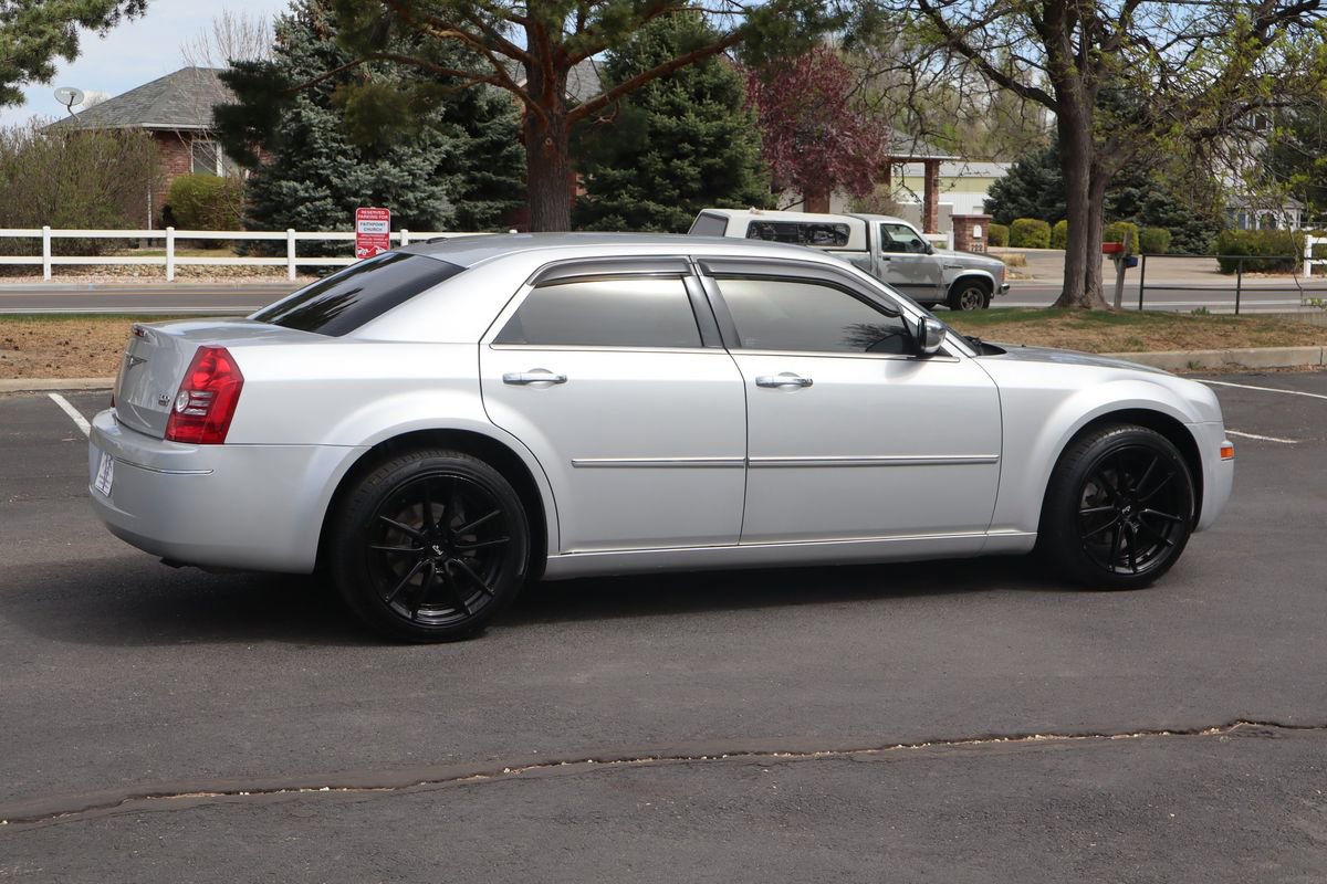 Used 2010 Chrysler 300 Touring image 4