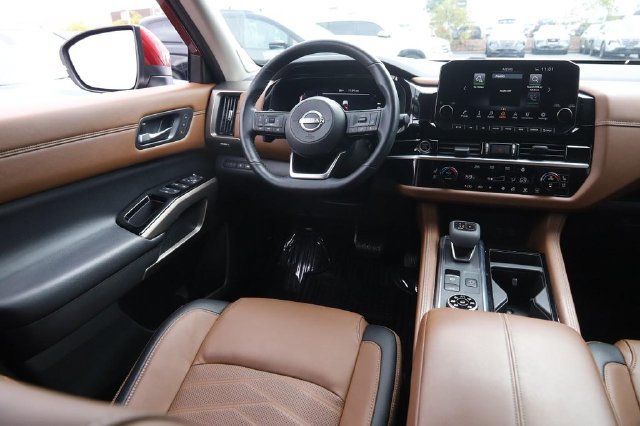 Certified 2023 Nissan Pathfinder Platinum w/ Black Appearance Package AWD/4WD image 26
