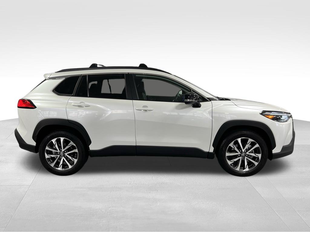 Certified 2025 Toyota Corolla Cross XLE w/ Convenience Package AWD/4WD image 6