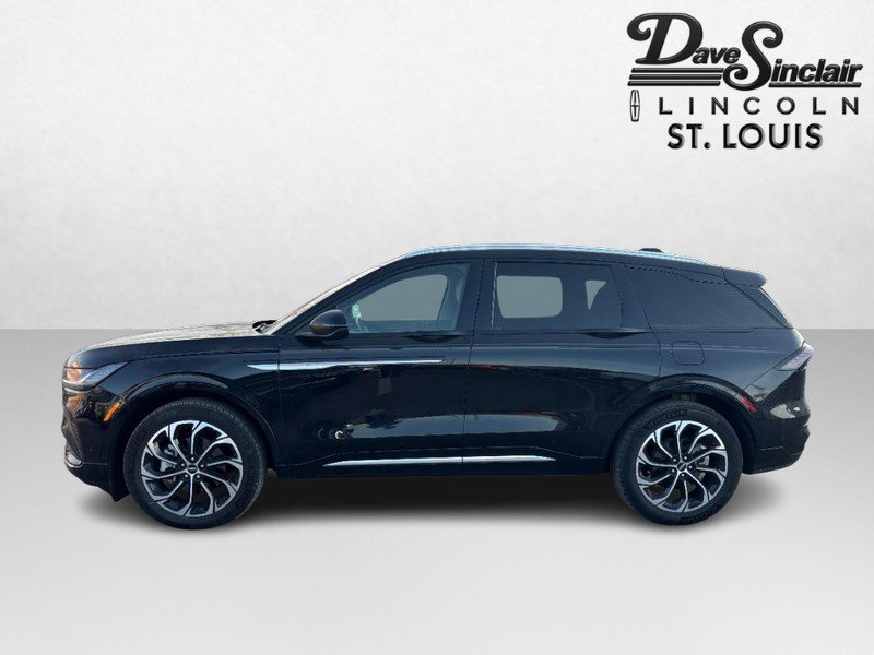 Certified 2024 Lincoln Nautilus Reserve w/ Equipment Group 202A AWD/4WD image 8