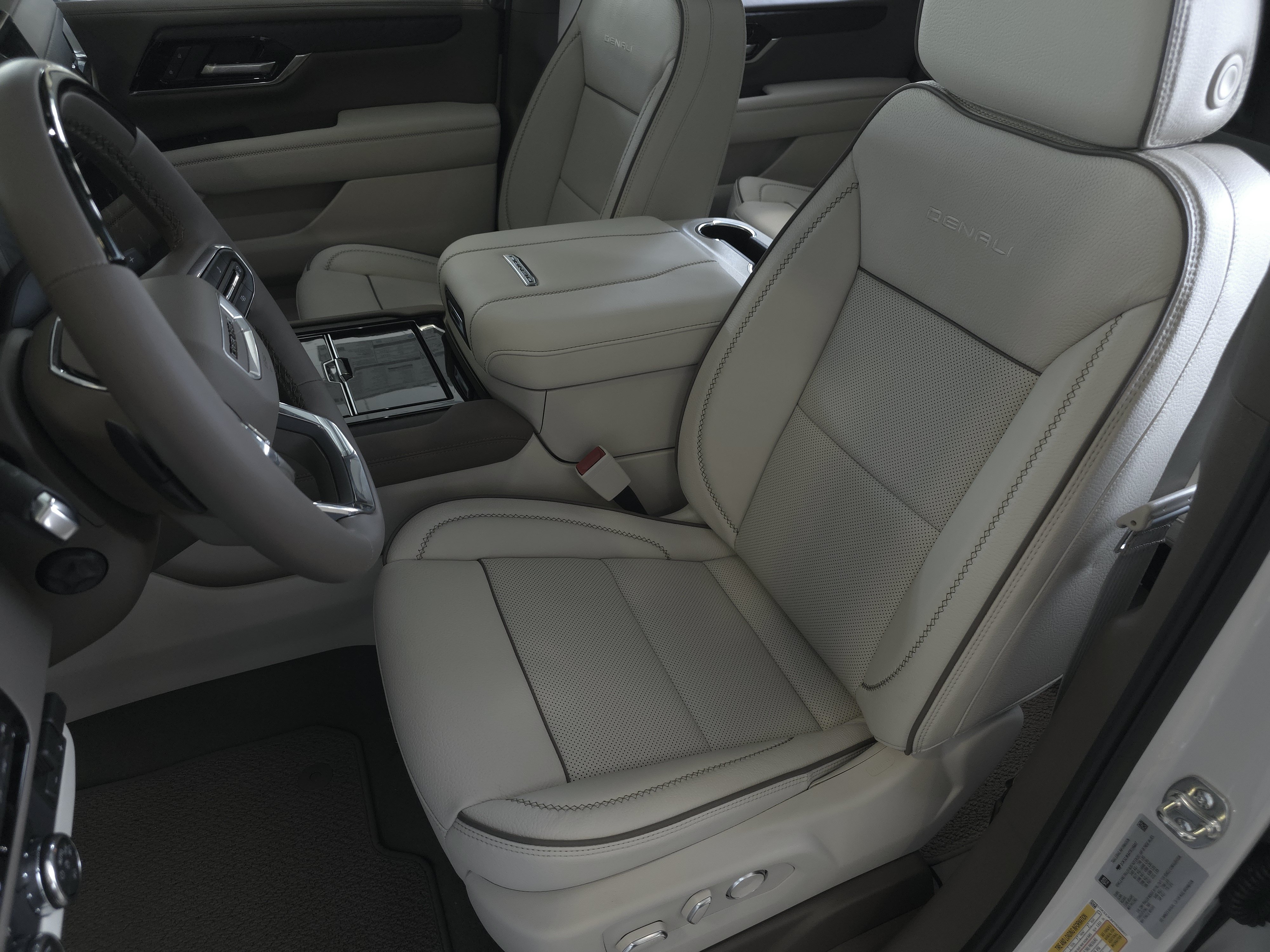 New 2026 GMC Yukon XL Denali w/ Denali Reserve Package AWD/4WD image 10