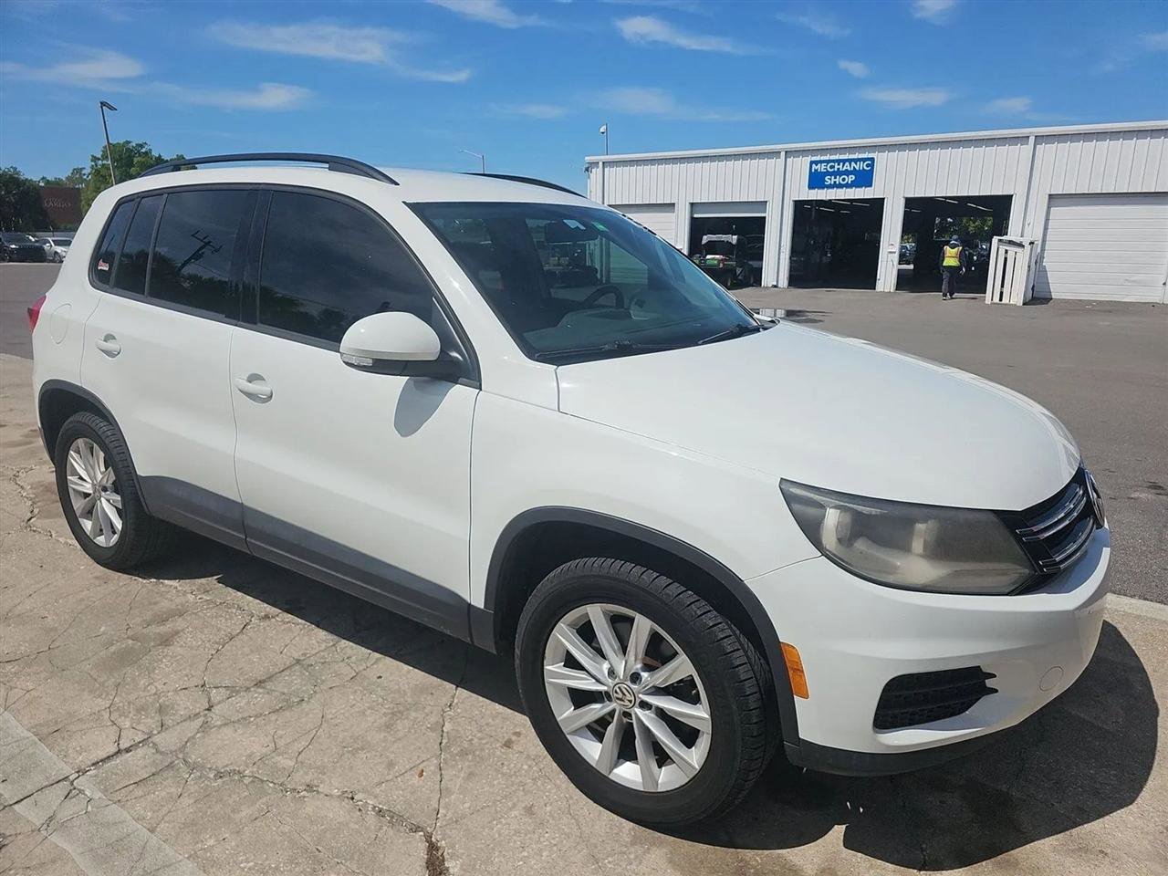 Used 2017 Volkswagen Tiguan Limited w/ Premium Package image 3