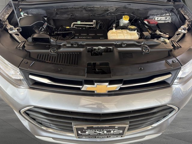 Used 2020 Chevrolet Trax LT w/ LT Convenience Package AWD/4WD image 24