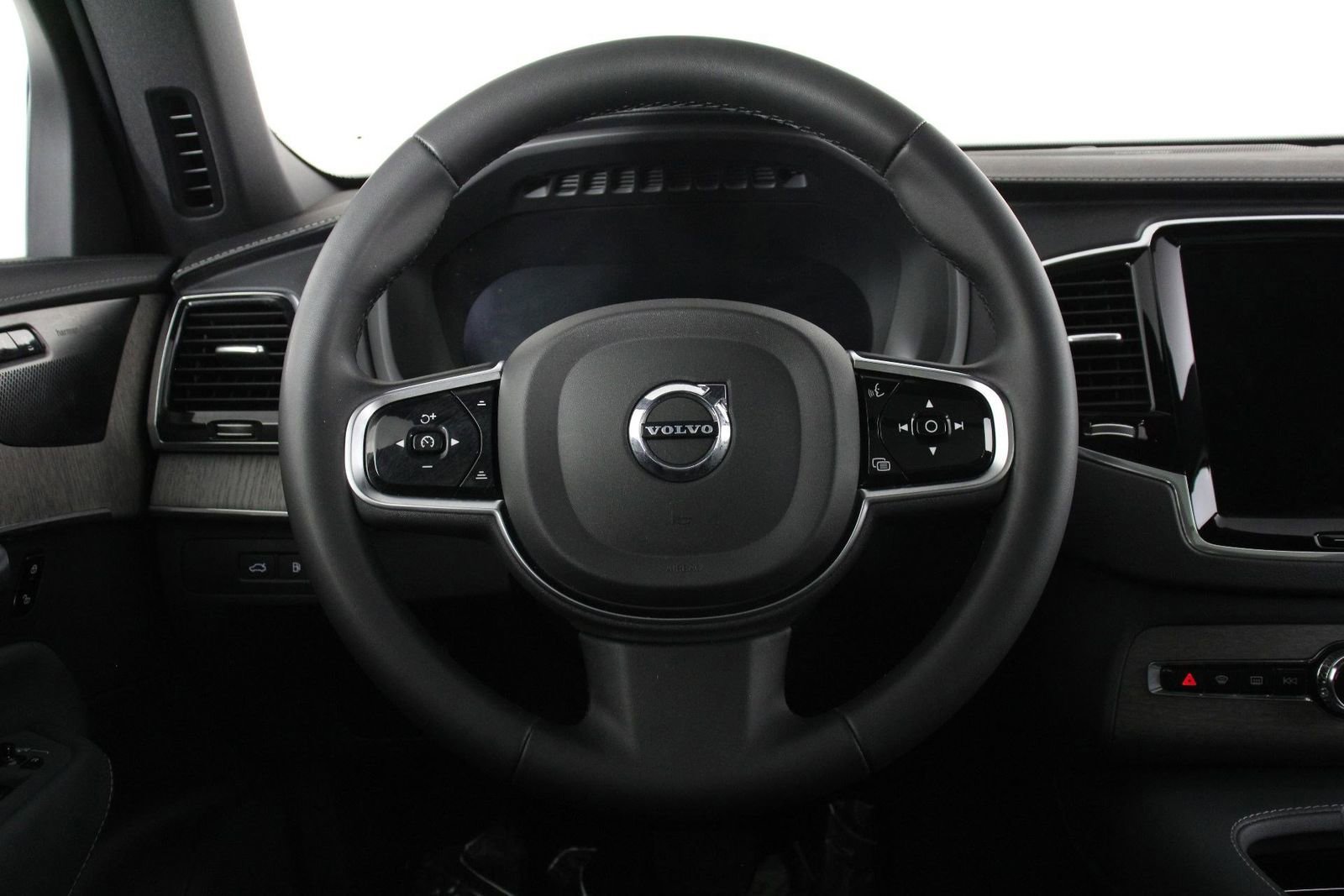 Certified 2023 Volvo XC90 T8 Ultimate image 8