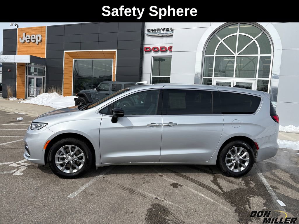 New 2026 Chrysler Pacifica Select image 5