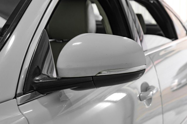 Used 2012 Jaguar XJ L image 39