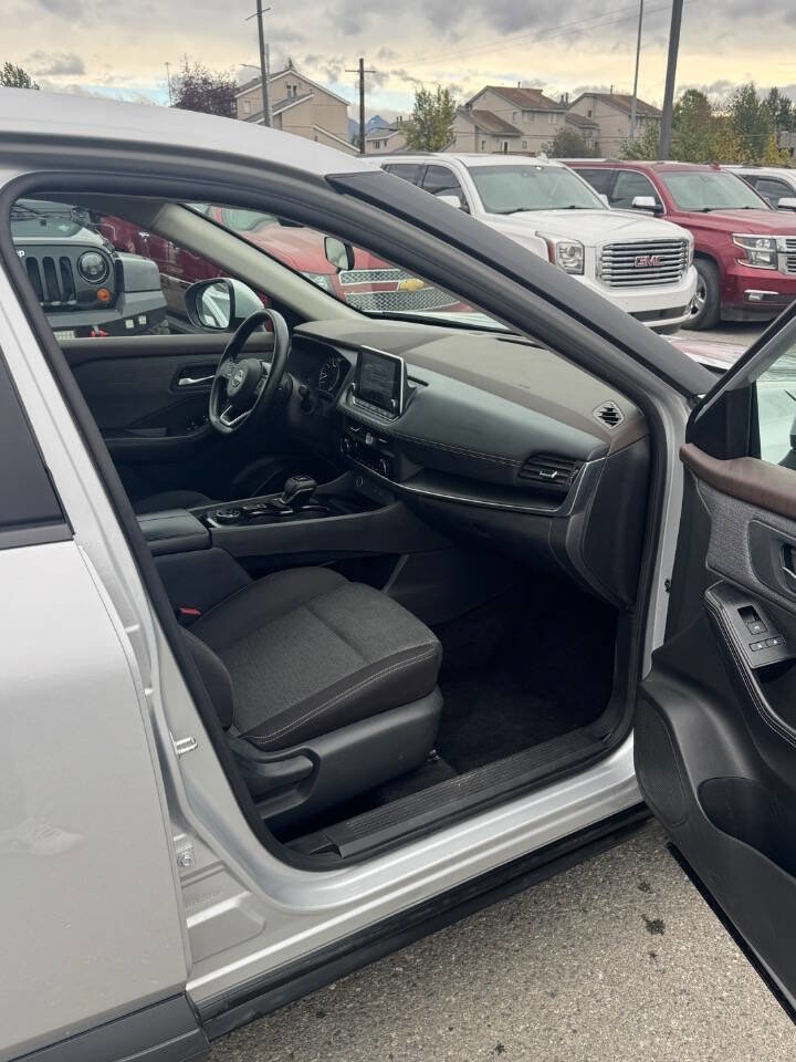 Used 2023 Nissan Rogue SV image 17