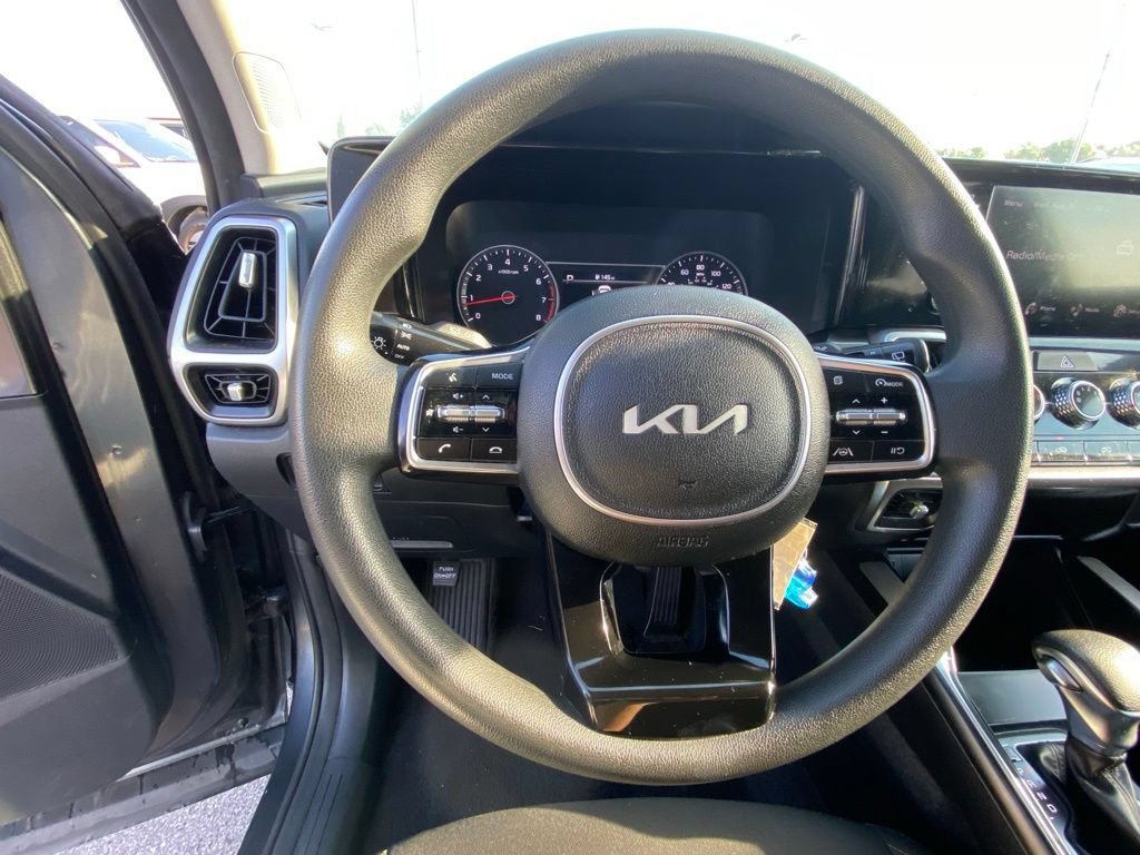 Certified 2023 Kia Sorento LX FWD image 12