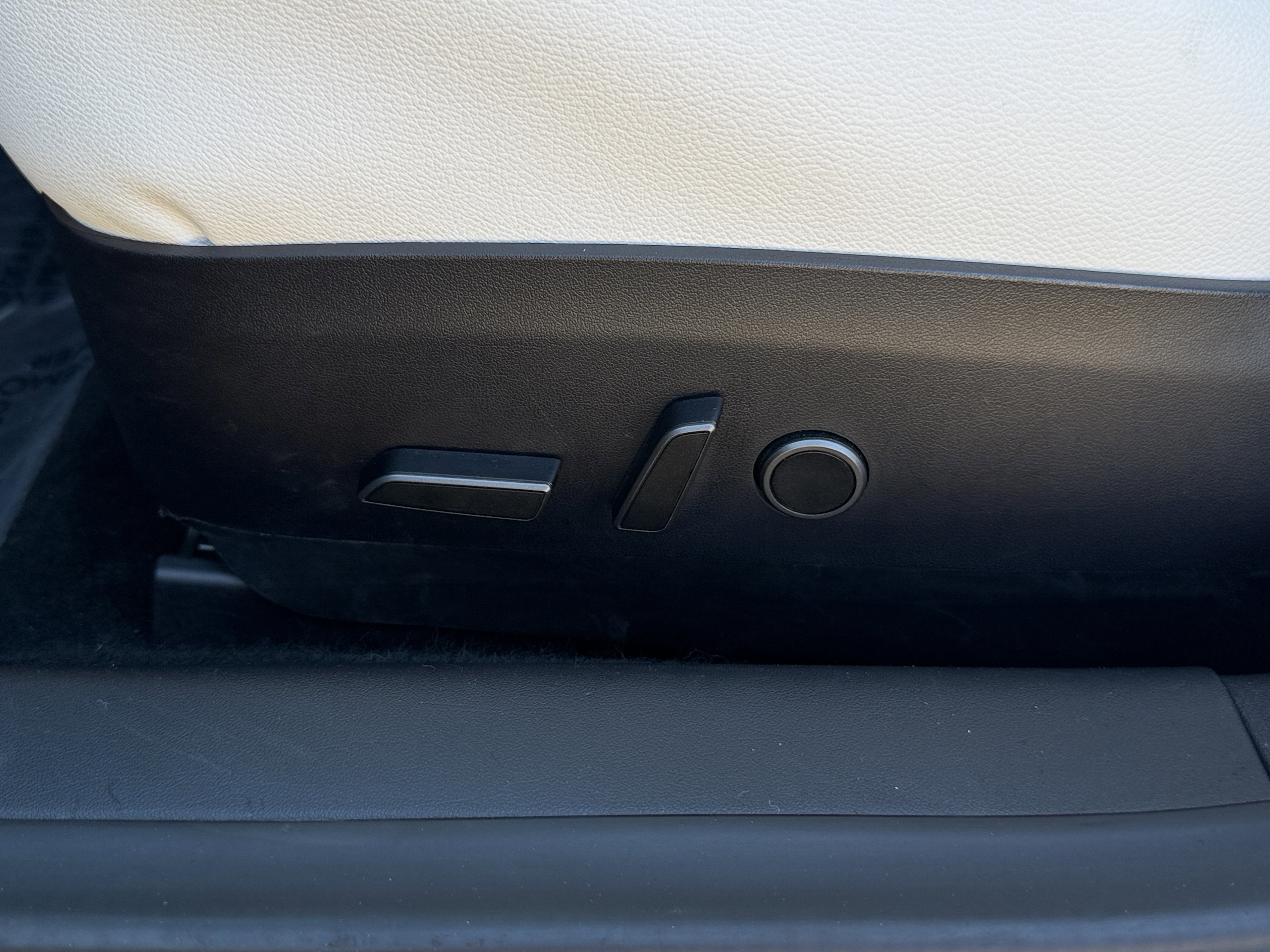 Used 2022 Tesla Model 3 Standard Range image 11