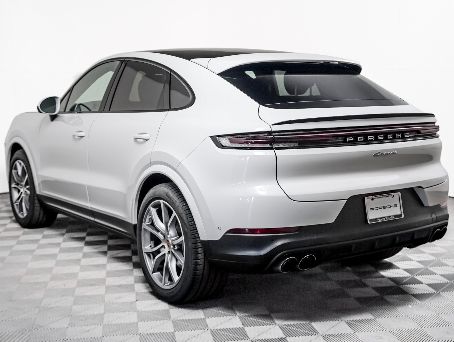 Certified 2025 Porsche Cayenne Coupe AWD/4WD image 3