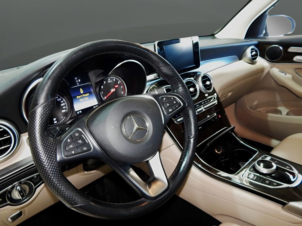 Used 2019 Mercedes-Benz GLC 300 4MATIC w/ Premium Package image 15
