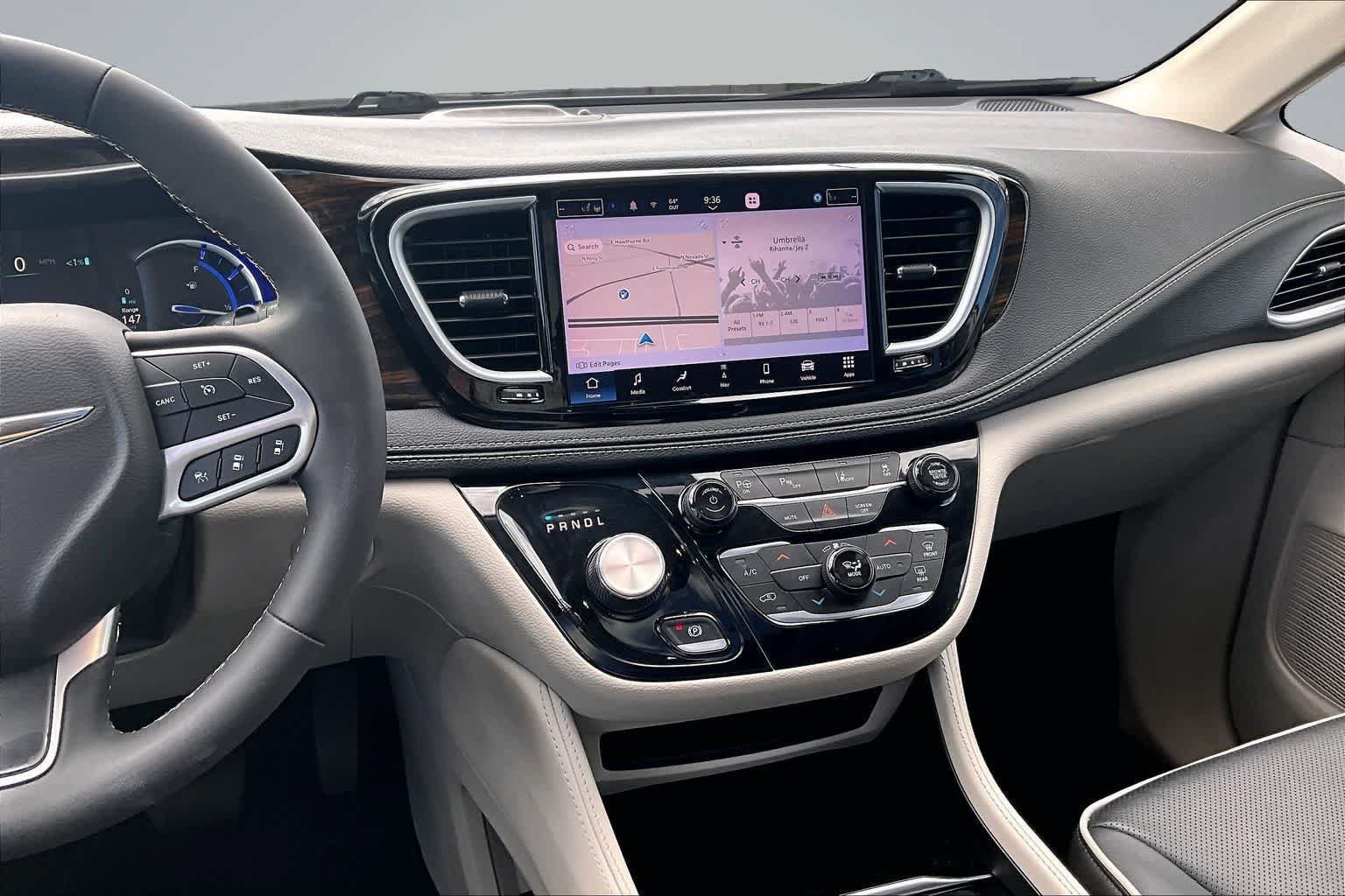Used 2023 Chrysler Pacifica Limited FWD image 16