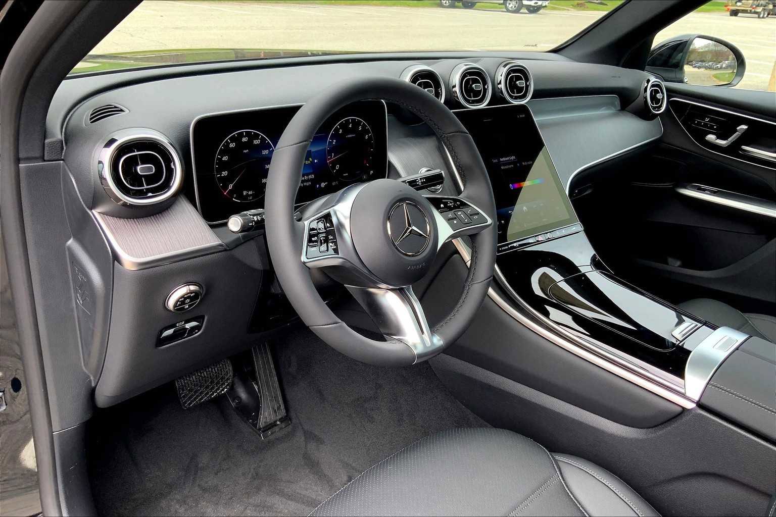 Certified 2025 Mercedes-Benz GLC 300 4MATIC image 9