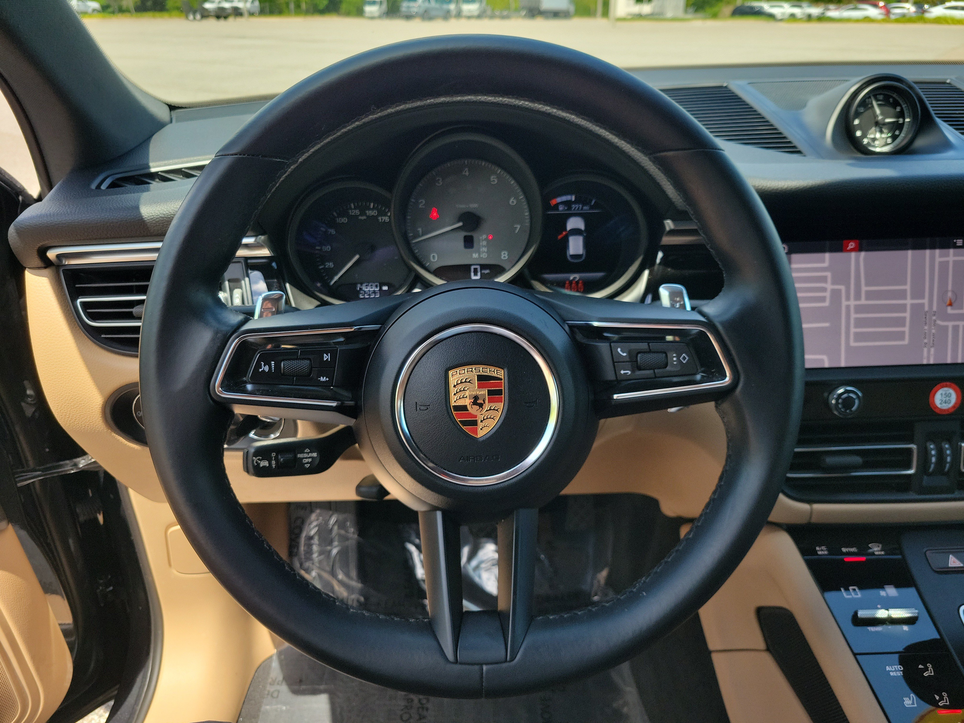 Certified 2024 Porsche Macan S AWD/4WD image 32