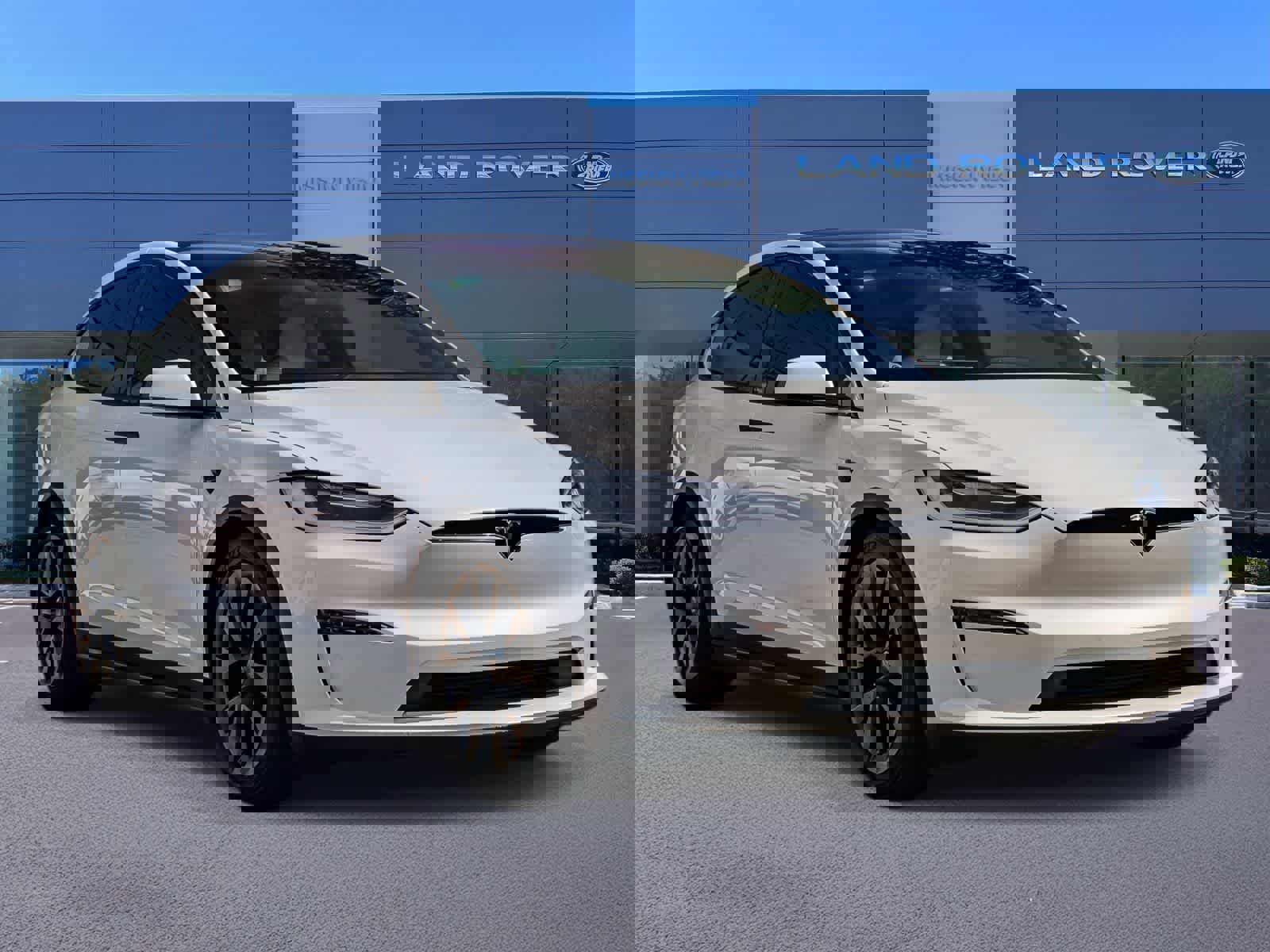 Used 2022 Tesla Model X image 3