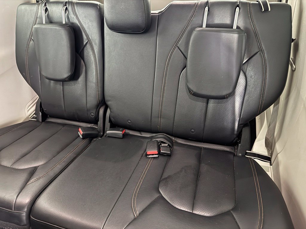Used 2018 Chrysler Pacifica Touring-L FWD image 27