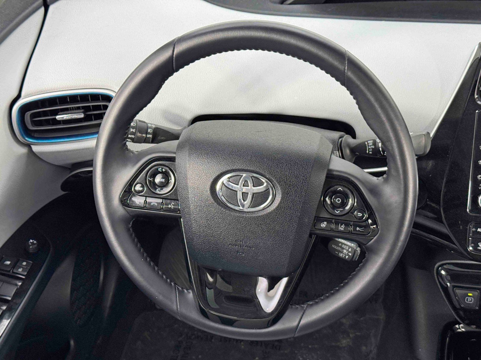 Used 2022 Toyota Prius XLE w/ Premium Convenience Package image 18