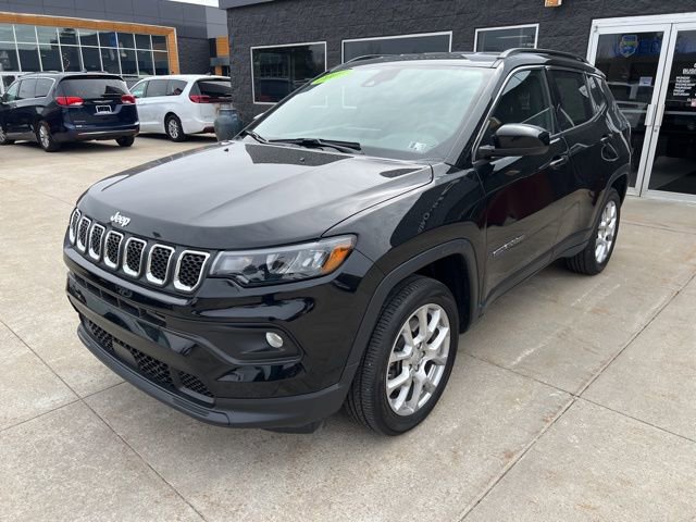 Used 2023 Jeep Compass Latitude image 3