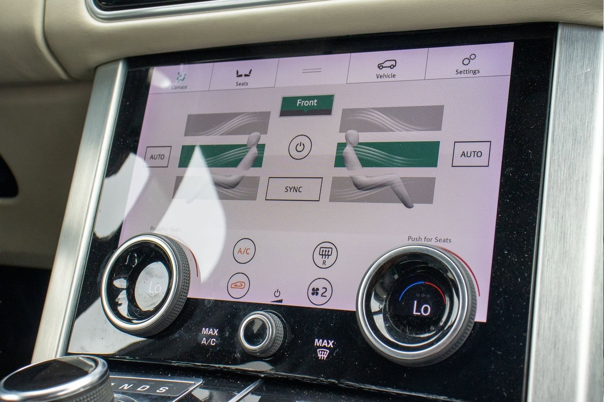 Used 2018 Land Rover Range Rover HSE image 24