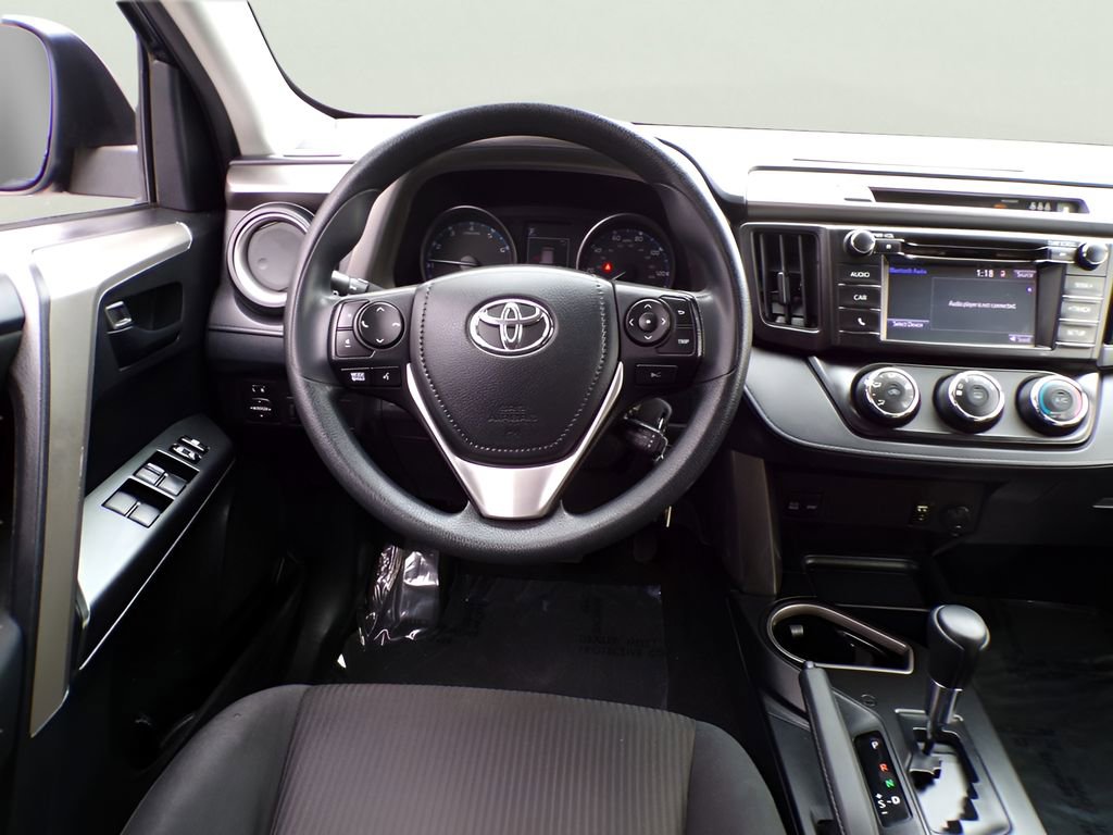 Used 2018 Toyota RAV4 LE image 18