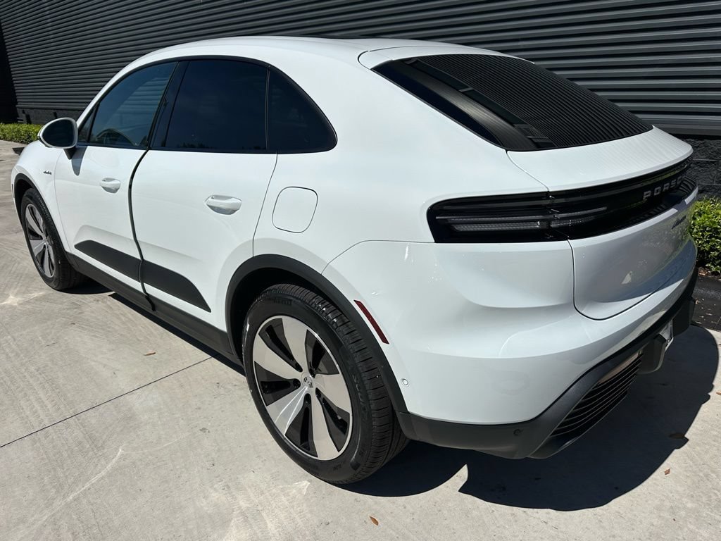 Used 2026 Porsche Macan Electric RWD image 3