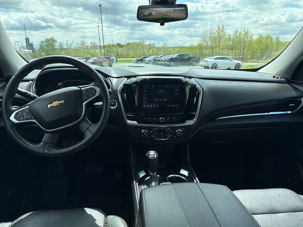 Certified 2020 Chevrolet Traverse Premier w/ Redline Edition AWD/4WD image 11