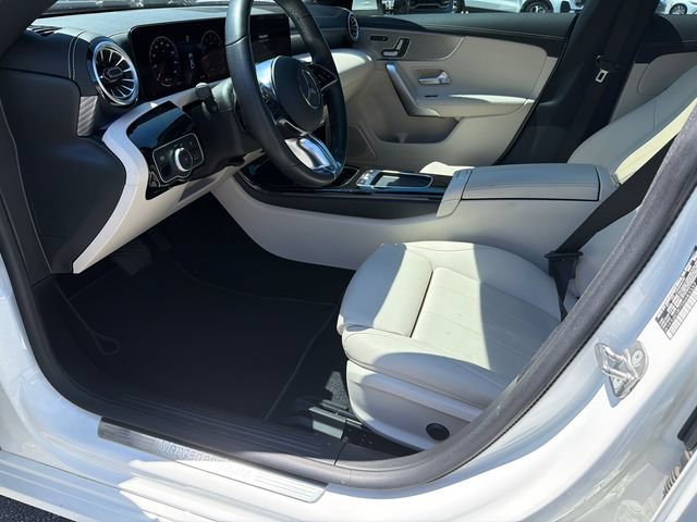 Used 2025 Mercedes-Benz CLA 250 image 9