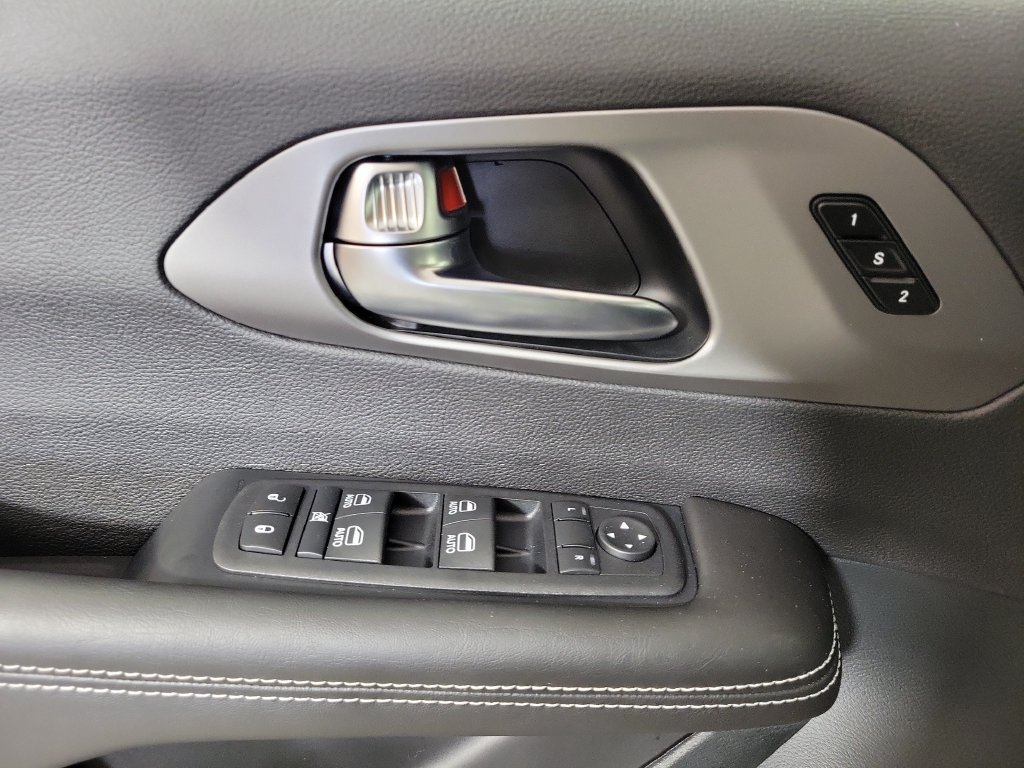 New 2027 Chrysler Pacifica Select FWD image 16
