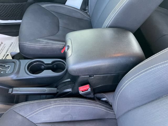 Used 2018 Jeep Wrangler Unlimited Sahara w/ Connectivity Group AWD/4WD image 25
