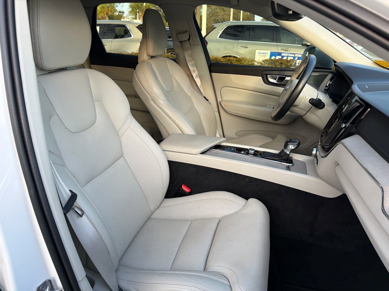 Used 2021 Volvo XC60 T5 Inscription w/ Climate Package image 18