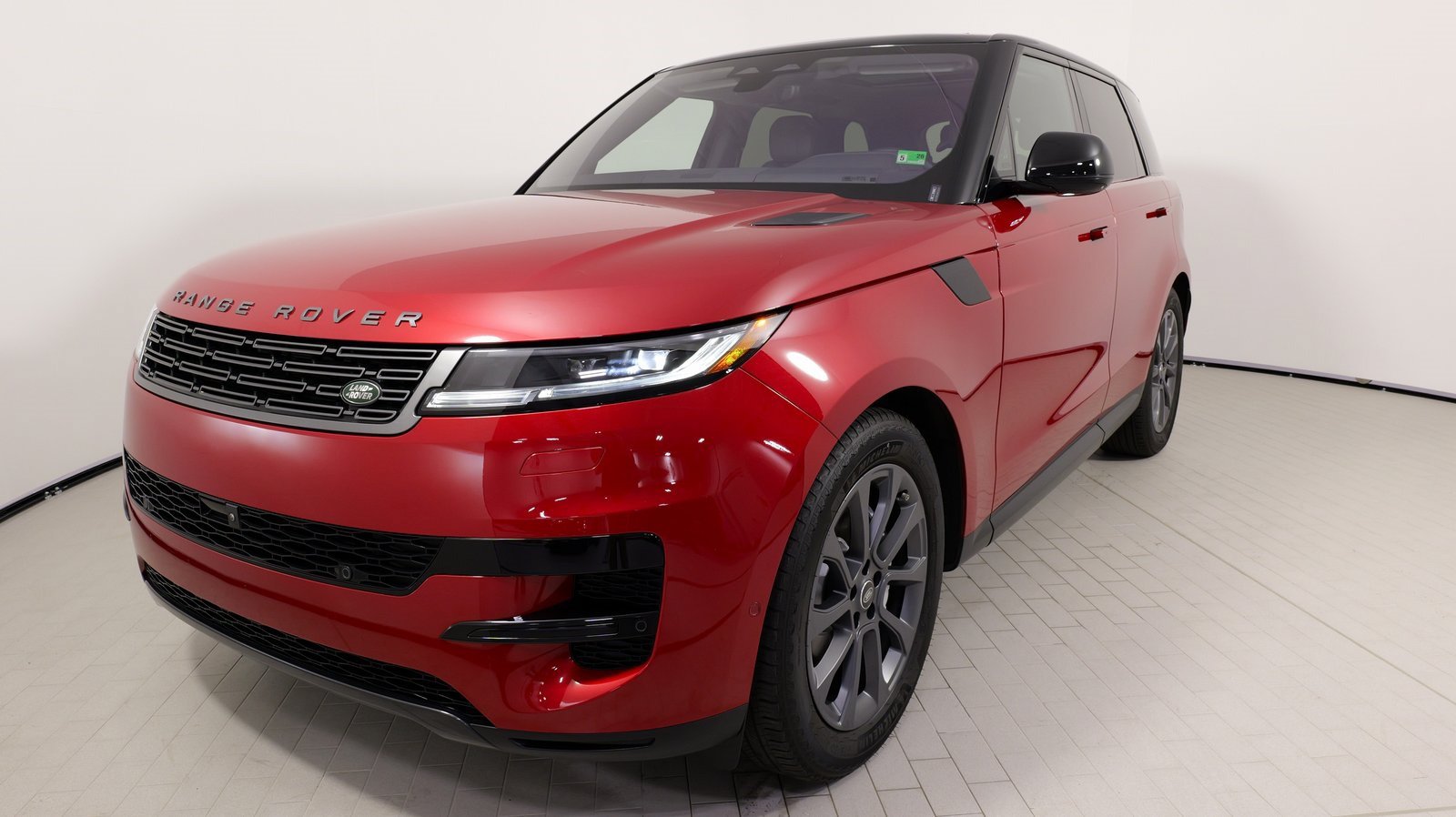 Used 2023 Land Rover Range Rover Sport SE AWD/4WD image 4