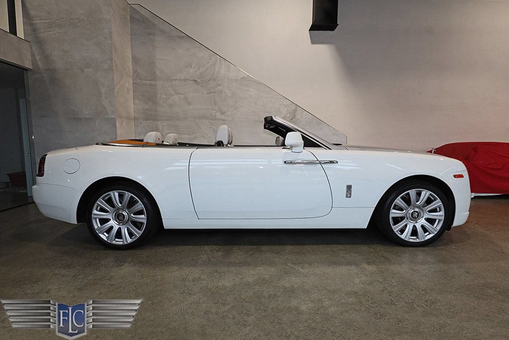 Used 2017 Rolls-Royce Dawn RWD image 2