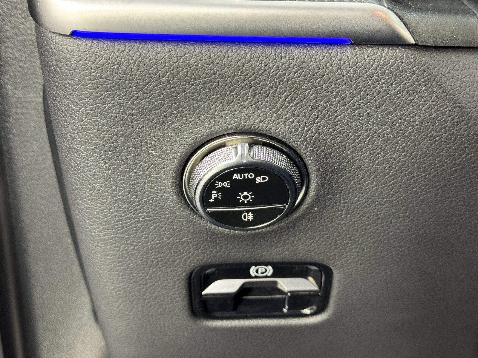 Used 2025 Mercedes-Benz GLC 300 4MATIC w/ AMG Line image 19