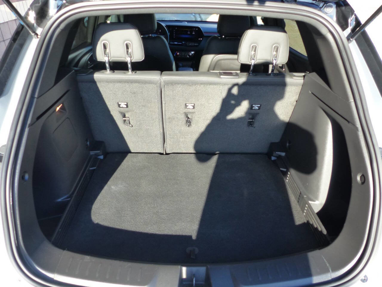 Used 2024 Chevrolet TrailBlazer RS w/ Driver Confidence Package image 36