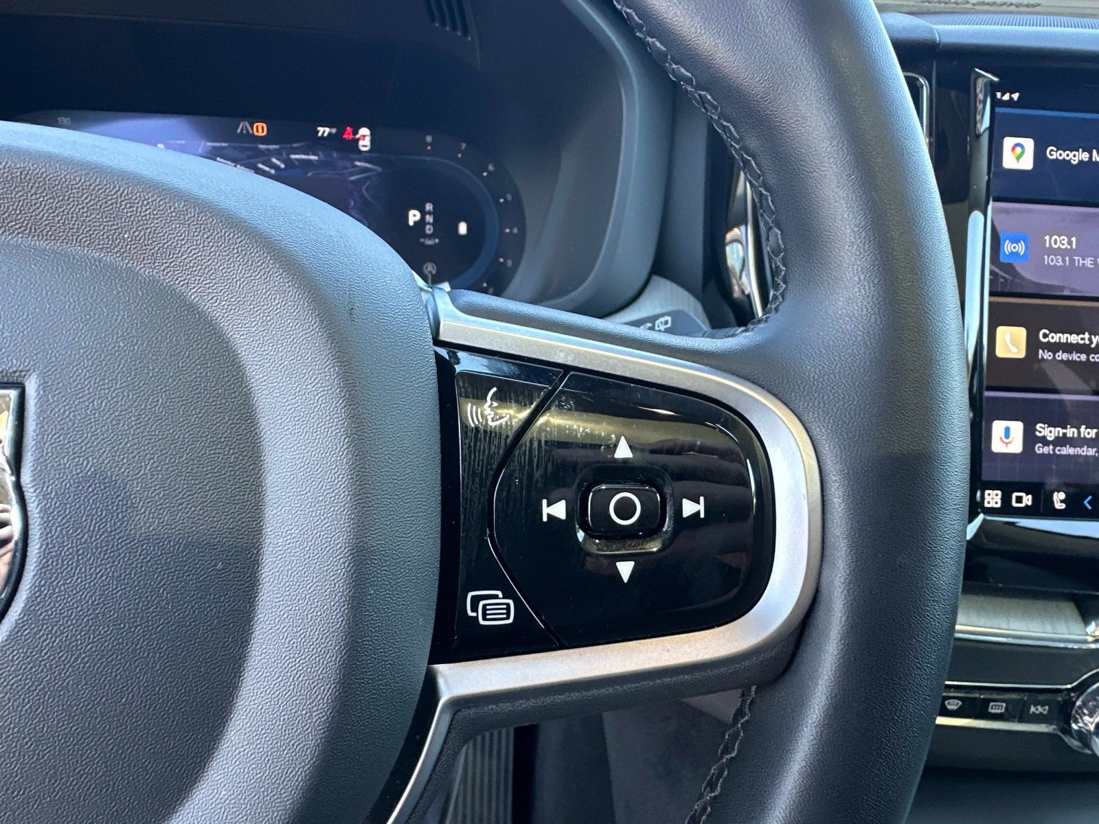 Certified 2025 Volvo XC60 B5 Plus image 25