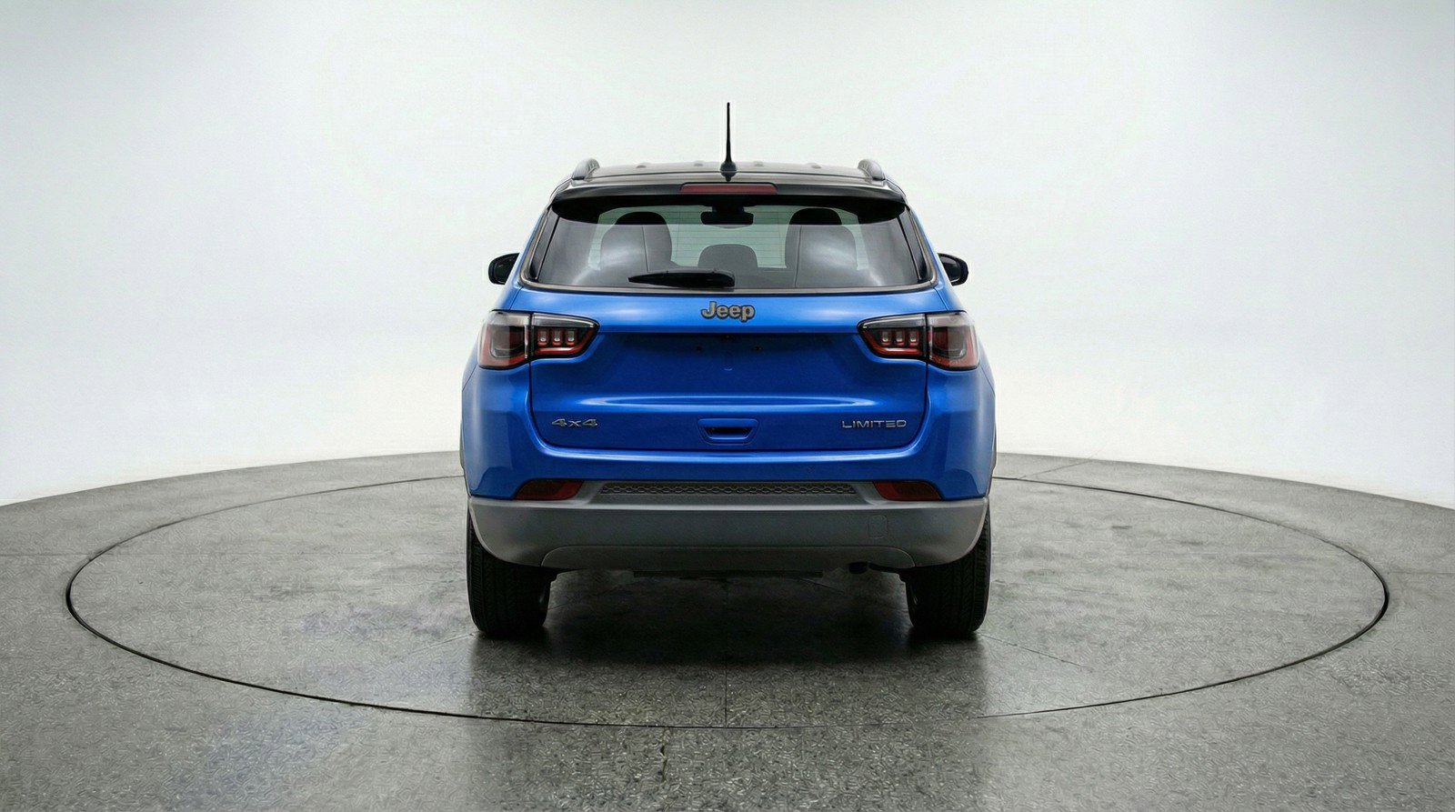 Used 2025 Jeep Compass Trailhawk image 6