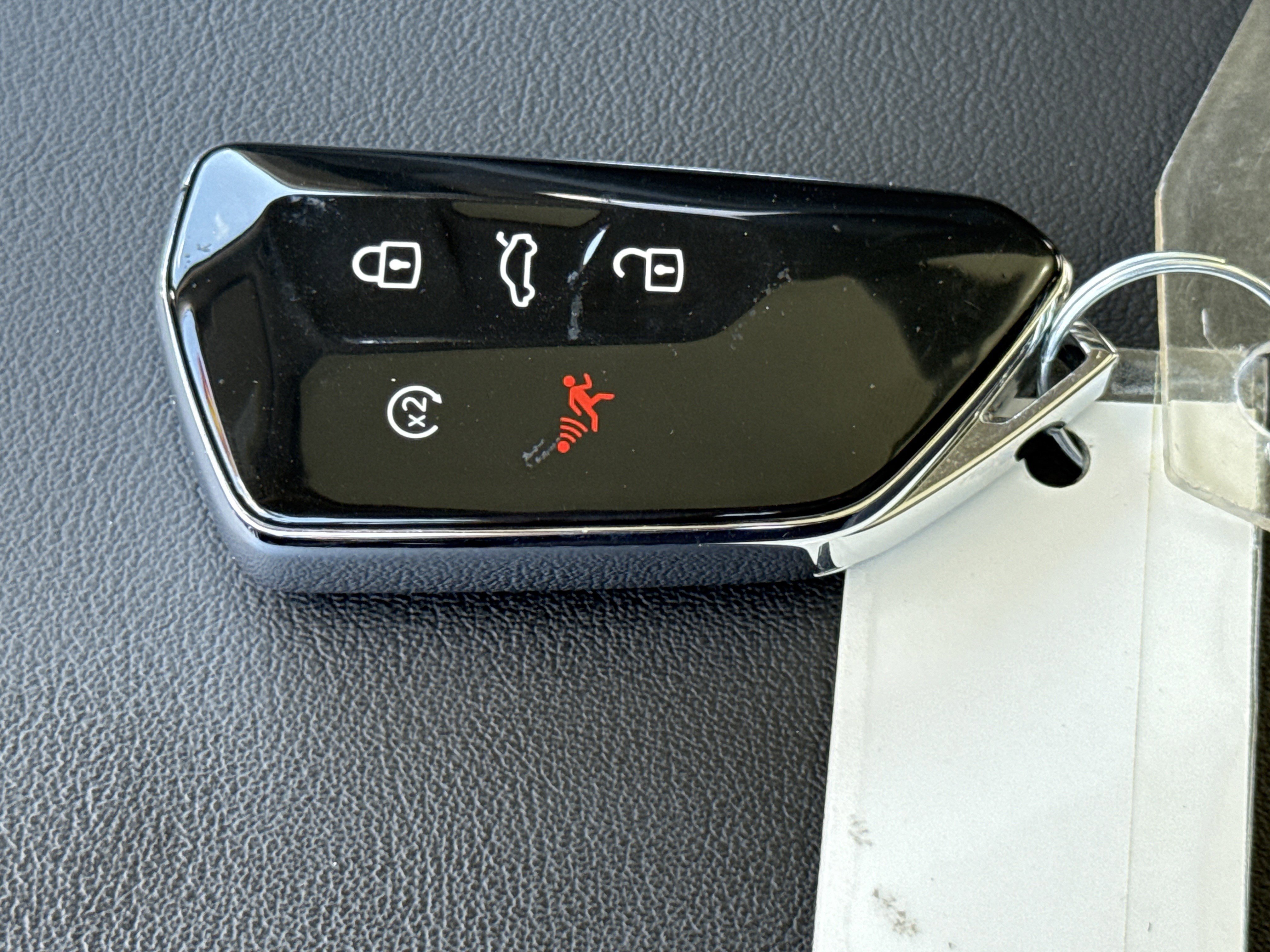 Used 2025 Volkswagen Atlas SE image 36