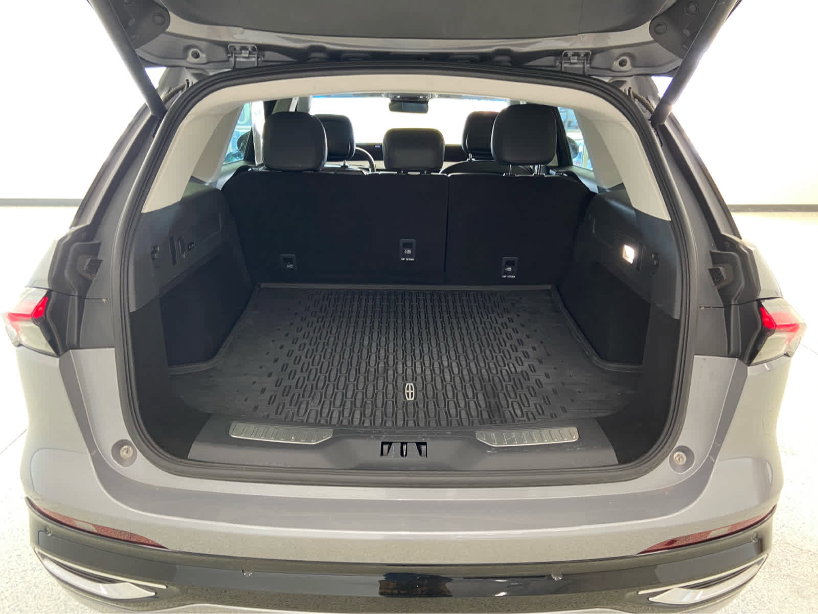 Used 2024 Lincoln Nautilus Reserve w/ Equipment Group 202A image 9