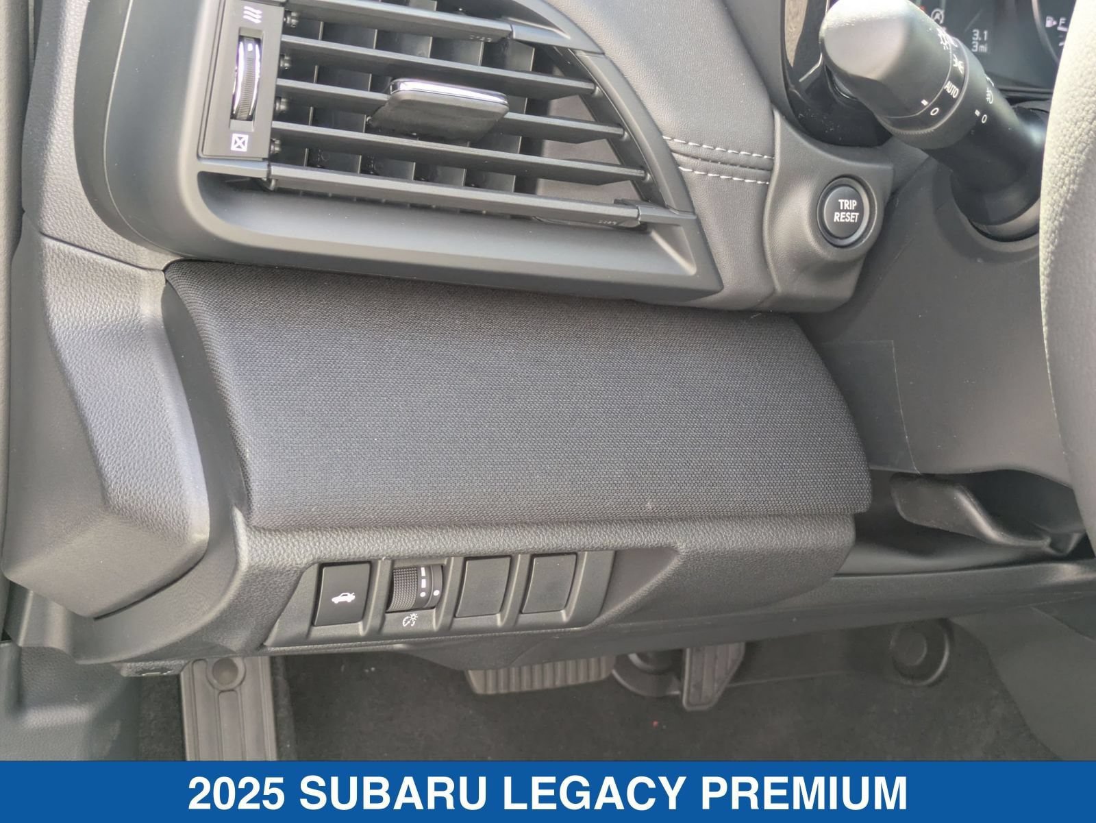 Certified 2025 Subaru Legacy Premium AWD/4WD image 27