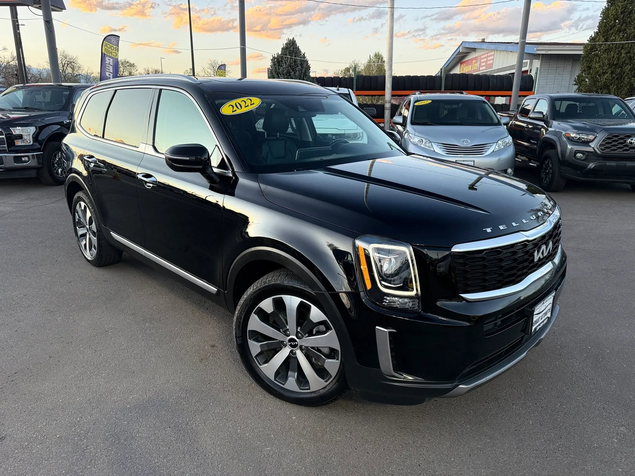 Used 2022 Kia Telluride S image 3
