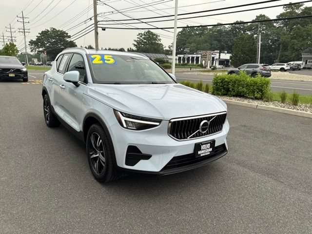 Certified 2025 Volvo XC40 B5 Core AWD/4WD image 6