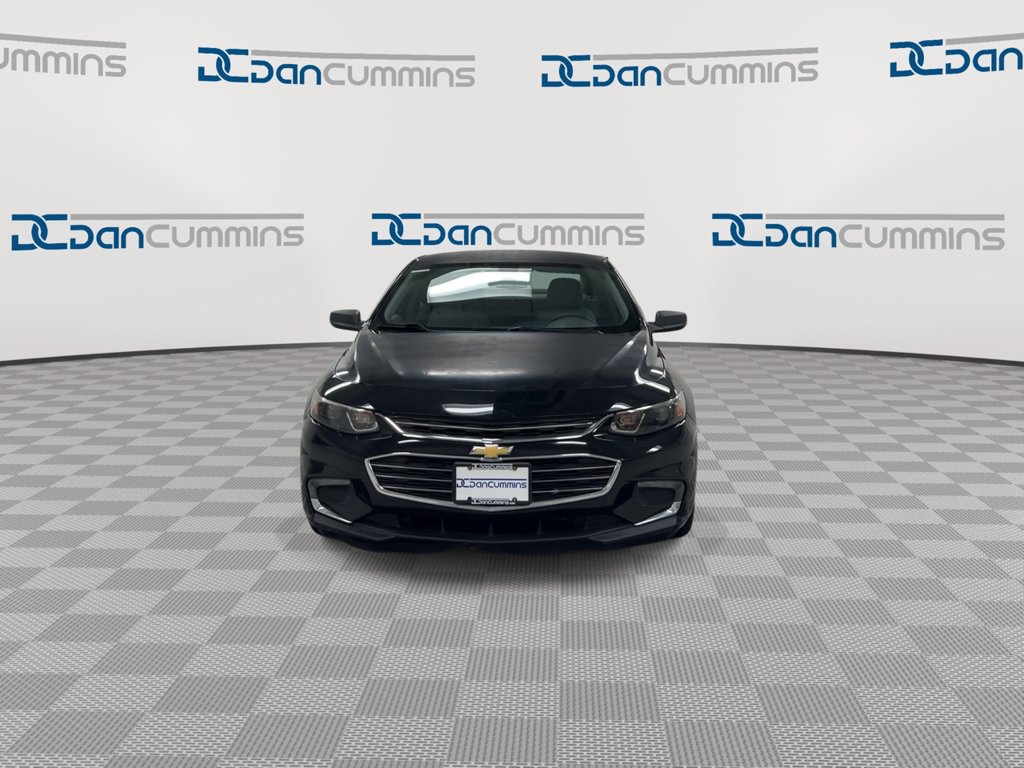 Used 2017 Chevrolet Malibu LT FWD image 3