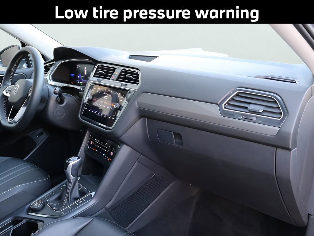 Used 2022 Volkswagen Tiguan SE w/ Panoramic Sunroof Package image 13